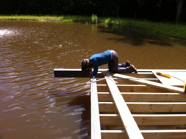 Build a suspended jetty on a private lake near London